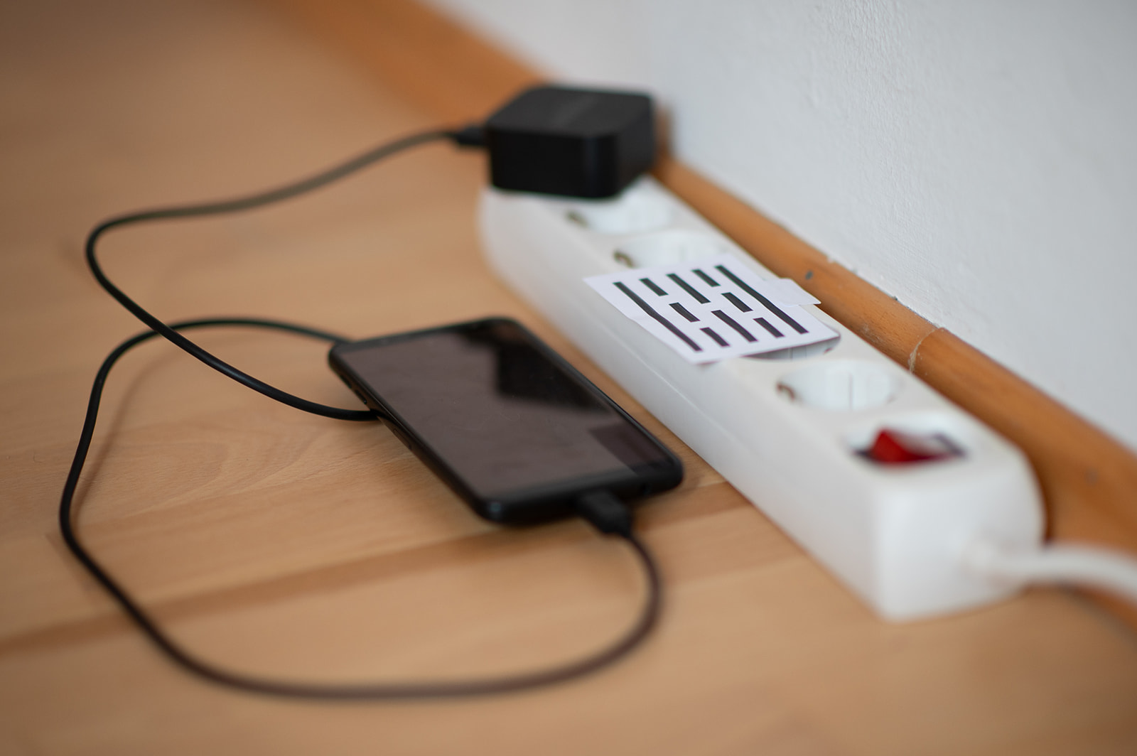 Elektrosmog Symbol Katze pinkelt überall hin